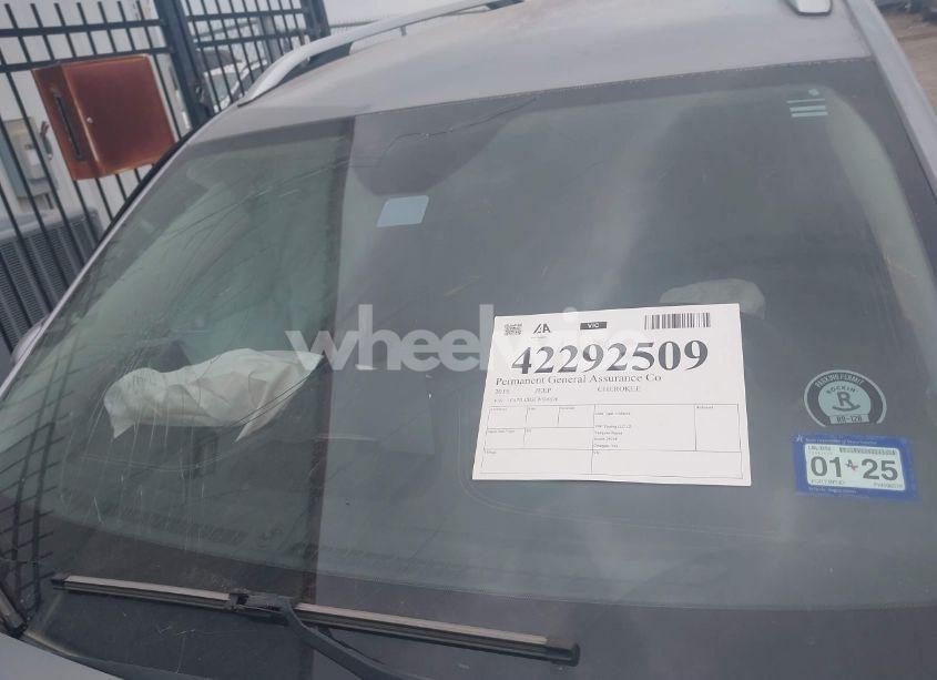 Photo 20 of 2015 Jeep Cherokee LATITUDE (VIN 1C4PJLCB5FW596576)