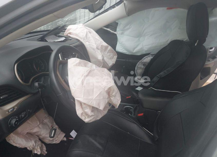 Photo 5 of 2015 Jeep Cherokee LATITUDE (VIN 1C4PJLCB5FW596576)