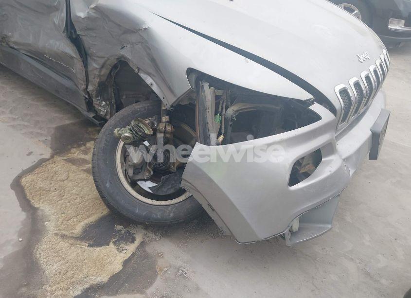 Photo 6 of 2015 Jeep Cherokee LATITUDE (VIN 1C4PJLCB5FW596576)