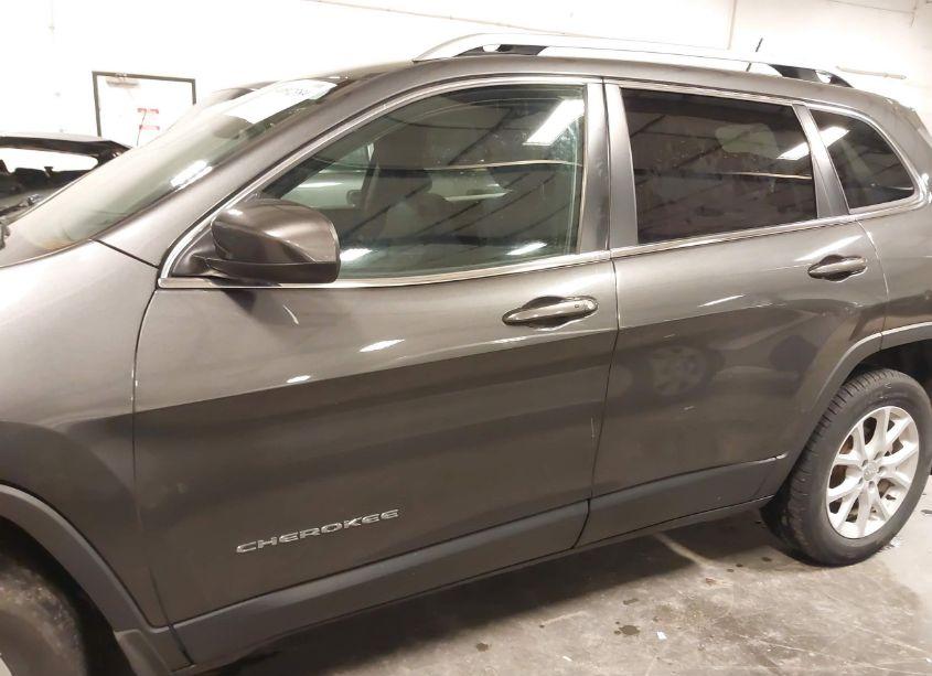 Photo 15 of 2015 Jeep Cherokee LATITUDE (VIN 1C4PJLCB5FW656145)