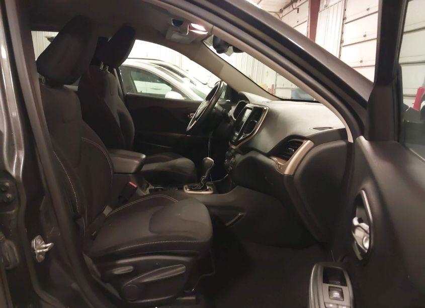 Photo 5 of 2015 Jeep Cherokee LATITUDE (VIN 1C4PJLCB5FW656145)