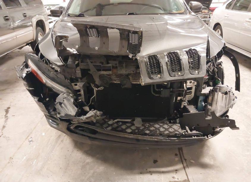 Photo 6 of 2015 Jeep Cherokee LATITUDE (VIN 1C4PJLCB5FW656145)