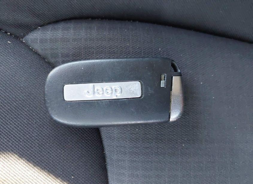 Photo 11 of 2015 Jeep Cherokee LATITUDE (VIN 1C4PJLCB5FW701956)