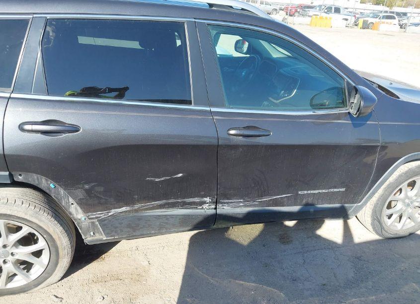 Photo 14 of 2015 Jeep Cherokee LATITUDE (VIN 1C4PJLCB5FW701956)