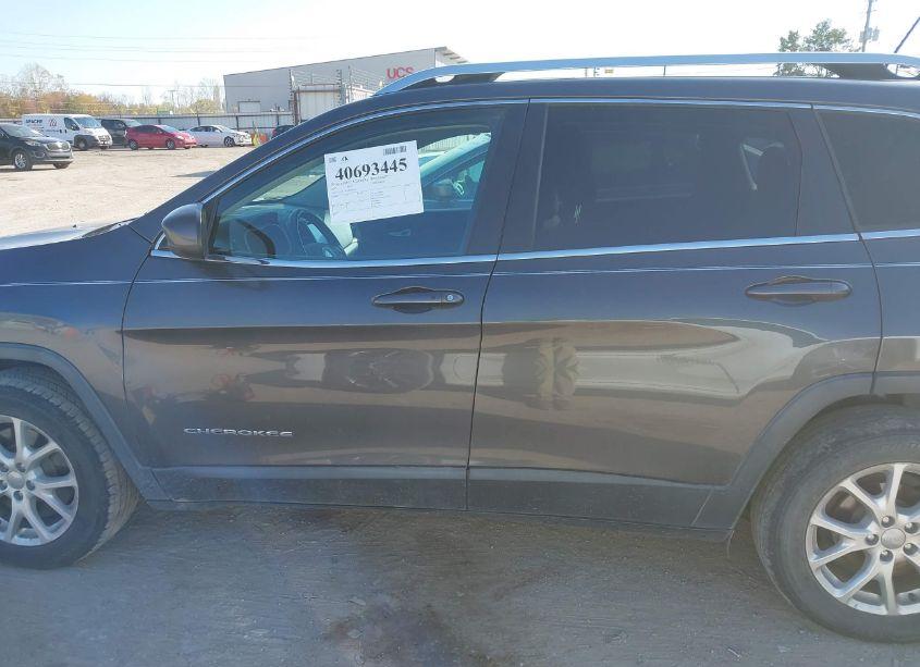 Photo 15 of 2015 Jeep Cherokee LATITUDE (VIN 1C4PJLCB5FW701956)