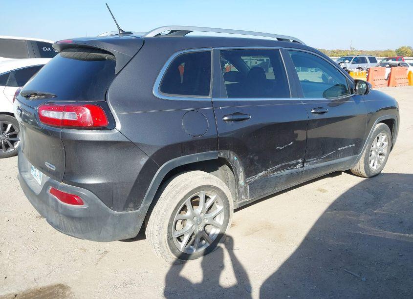 Photo 4 of 2015 Jeep Cherokee LATITUDE (VIN 1C4PJLCB5FW701956)