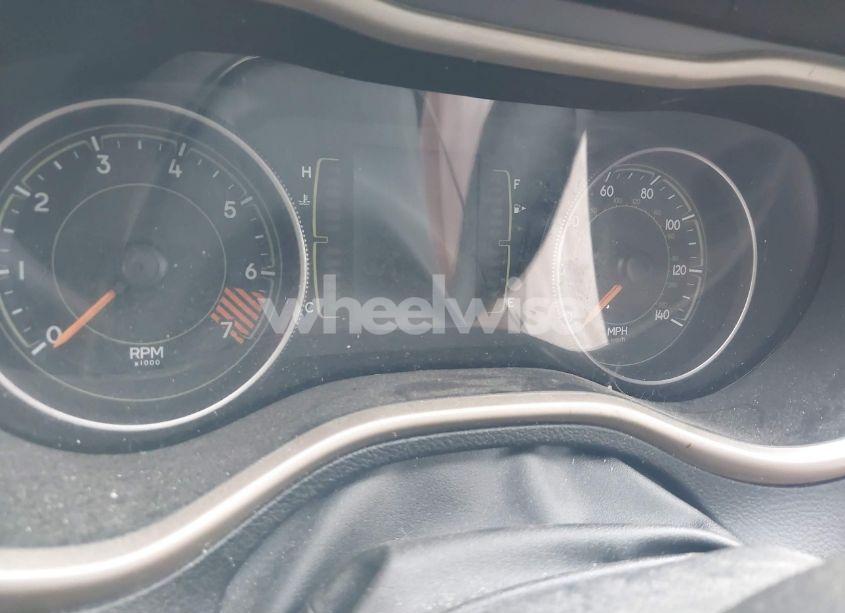 Photo 16 of 2015 Jeep Cherokee LATITUDE (VIN 1C4PJLCB5FW707384)