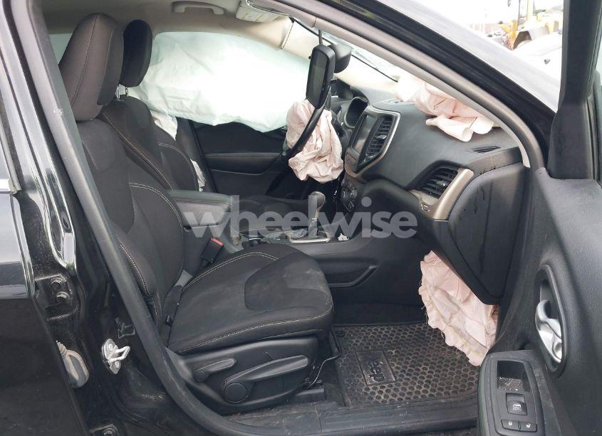 Photo 5 of 2015 Jeep Cherokee LATITUDE (VIN 1C4PJLCB5FW707384)