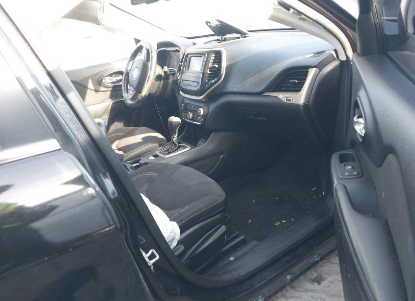 Photo 5 of 2015 Jeep Cherokee LATITUDE (VIN 1C4PJLCB5FW712133)