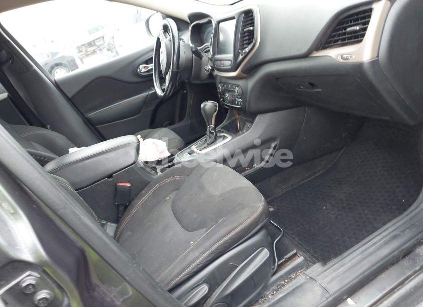 Photo 5 of 2015 Jeep Cherokee LATITUDE (VIN 1C4PJLCB5FW721589)