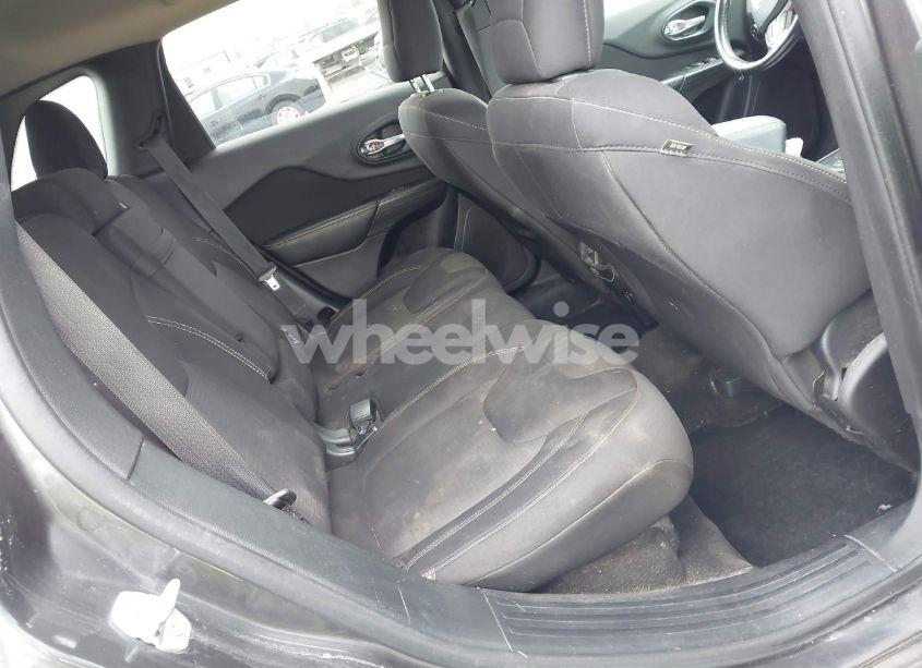 Photo 8 of 2015 Jeep Cherokee LATITUDE (VIN 1C4PJLCB5FW721589)