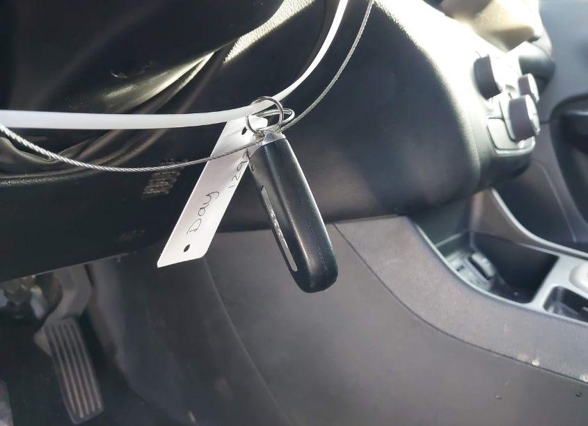 Photo 11 of 2015 Jeep Cherokee LATITUDE (VIN 1C4PJLCB5FW781730)