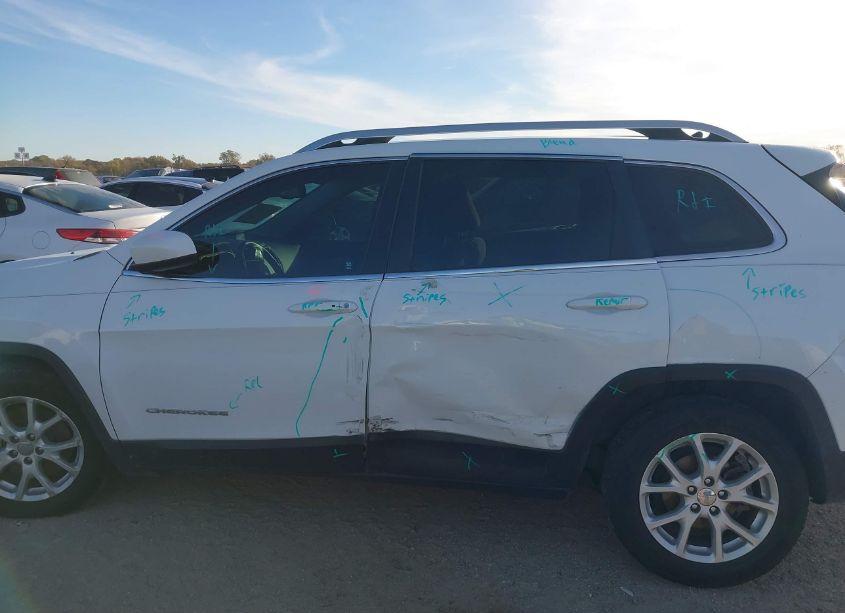 Photo 14 of 2015 Jeep Cherokee LATITUDE (VIN 1C4PJLCB5FW781730)