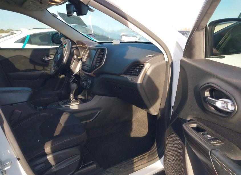 Photo 5 of 2015 Jeep Cherokee LATITUDE (VIN 1C4PJLCB5FW781730)