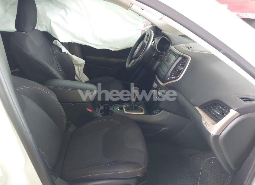 Photo 5 of 2016 Jeep Cherokee ALTITUDE (VIN 1C4PJLCB5GW207159)