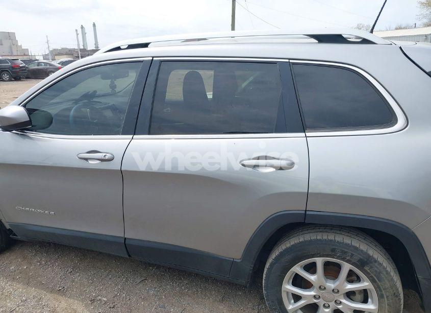 Photo 13 of 2016 Jeep Cherokee LATITUDE (VIN 1C4PJLCB5GW274005)