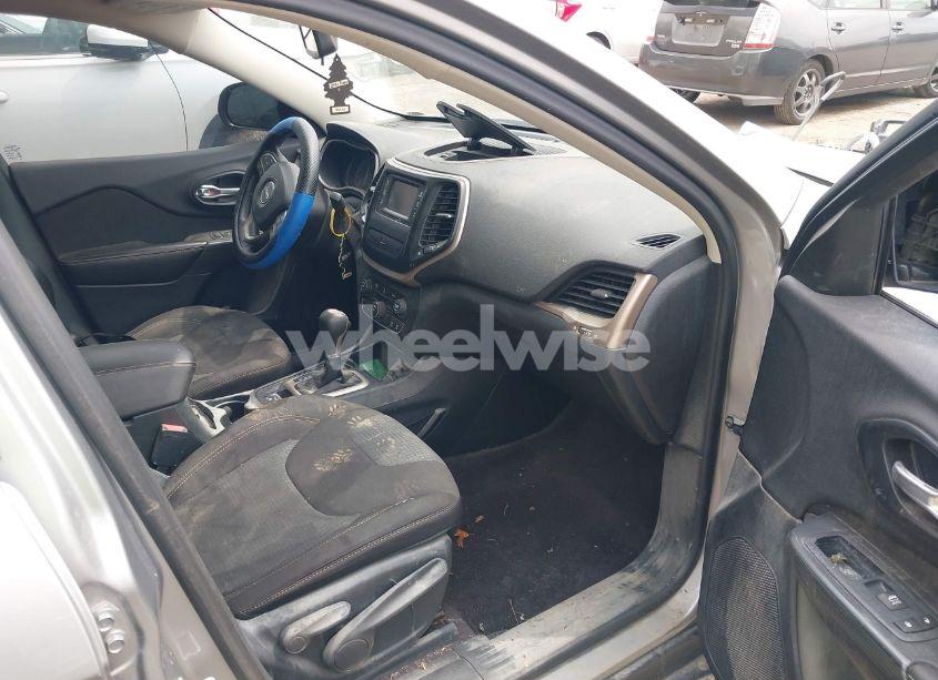 Photo 5 of 2016 Jeep Cherokee LATITUDE (VIN 1C4PJLCB5GW274005)