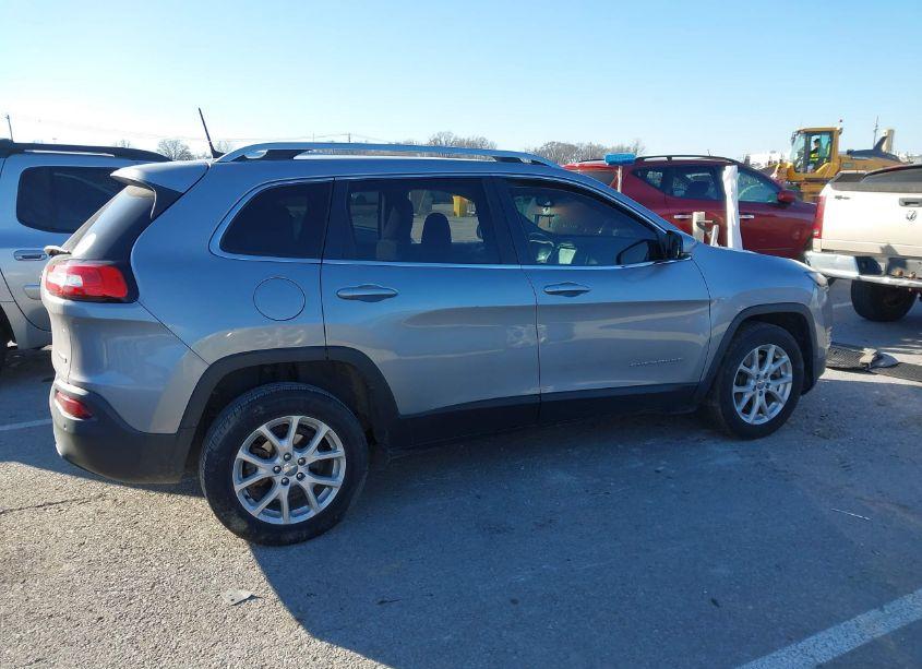 Photo 13 of 2016 Jeep Cherokee LATITUDE (VIN 1C4PJLCB5GW319752)