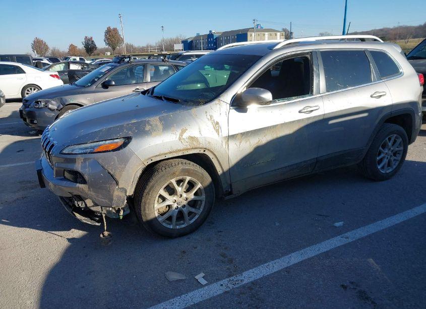 Photo 2 of 2016 Jeep Cherokee LATITUDE (VIN 1C4PJLCB5GW319752)
