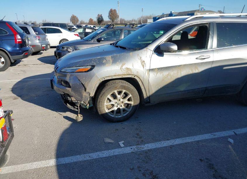 Photo 6 of 2016 Jeep Cherokee LATITUDE (VIN 1C4PJLCB5GW319752)