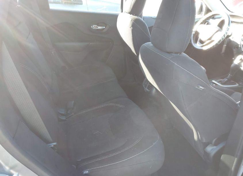 Photo 8 of 2016 Jeep Cherokee LATITUDE (VIN 1C4PJLCB5GW319752)