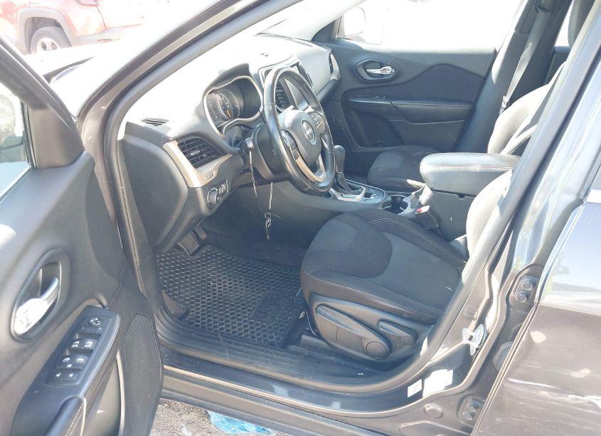 Photo 5 of 2016 Jeep Cherokee LATITUDE (VIN 1C4PJLCB5GW363556)