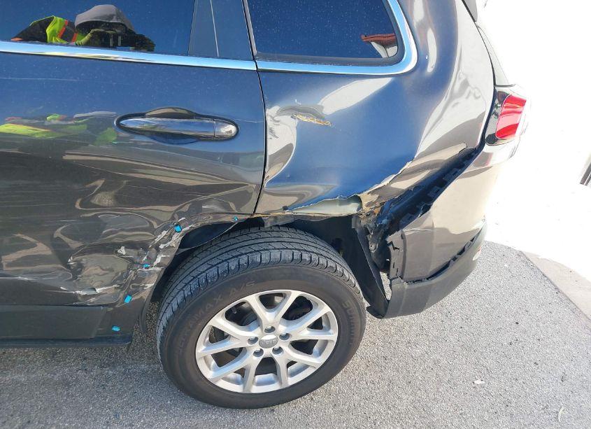 Photo 6 of 2016 Jeep Cherokee LATITUDE (VIN 1C4PJLCB5GW363556)