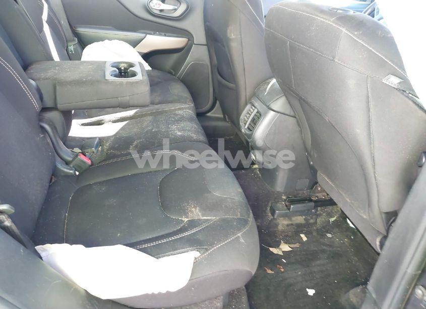 Photo 8 of 2017 Jeep Cherokee LATITUDE FWD (VIN 1C4PJLCB5HW597746)