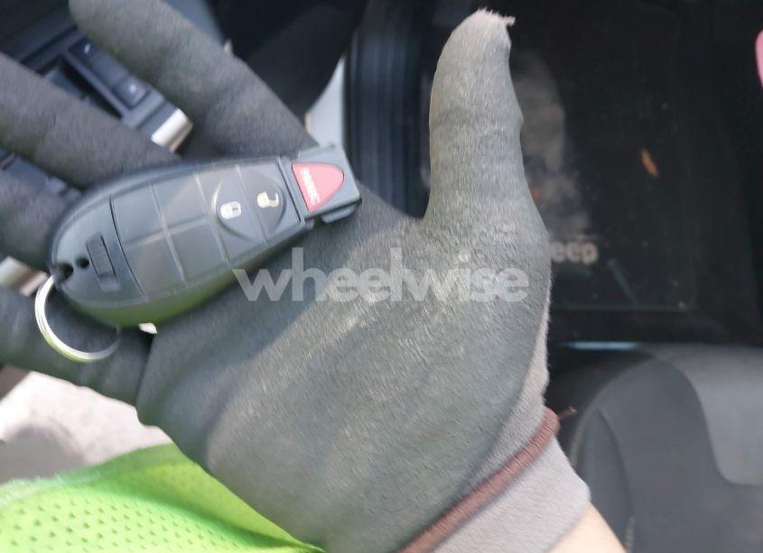 Photo 10 of 2018 Jeep Cherokee LATITUDE FWD (VIN 1C4PJLCB5JD545180)