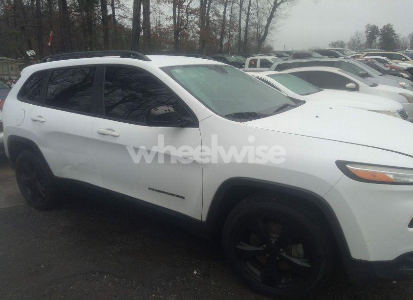 Photo 12 of 2018 Jeep Cherokee LATITUDE FWD (VIN 1C4PJLCB5JD545180)