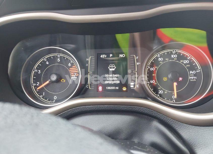 Photo 6 of 2018 Jeep Cherokee LATITUDE FWD (VIN 1C4PJLCB5JD545180)