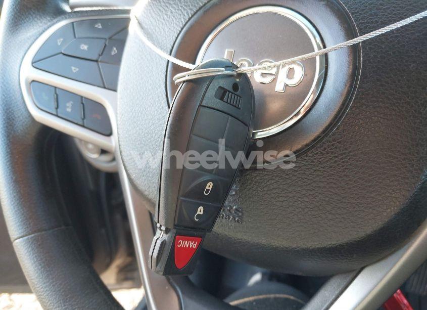 Photo 11 of 2019 Jeep Cherokee LATITUDE (VIN 1C4PJLCB5KD160381)