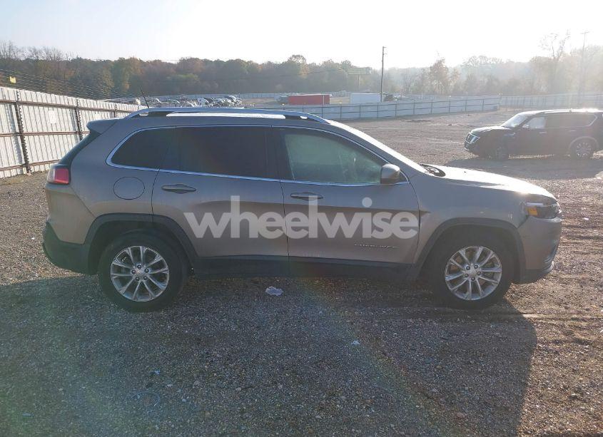 Photo 14 of 2019 Jeep Cherokee LATITUDE (VIN 1C4PJLCB5KD160381)