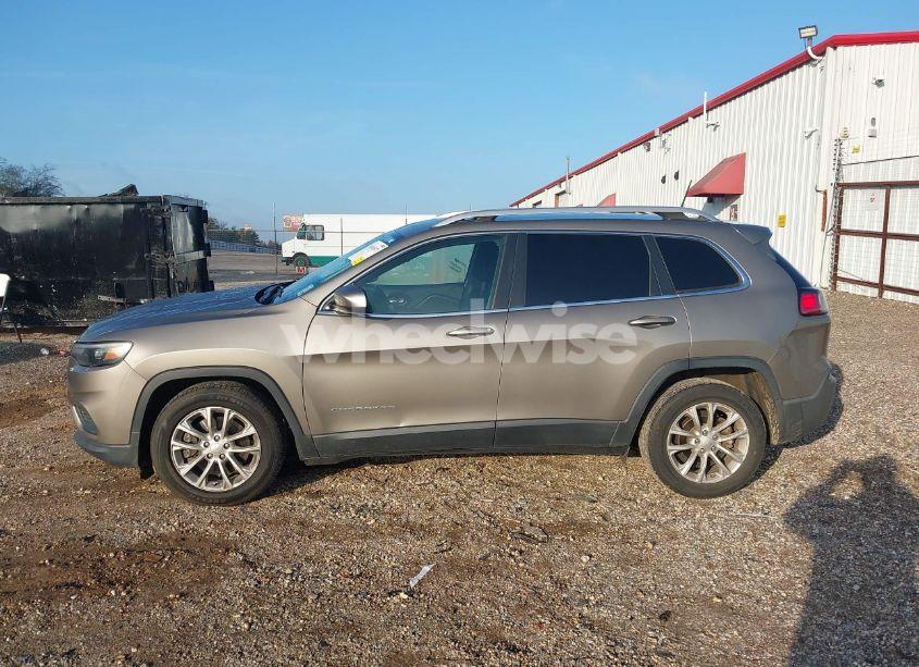 Photo 15 of 2019 Jeep Cherokee LATITUDE (VIN 1C4PJLCB5KD160381)