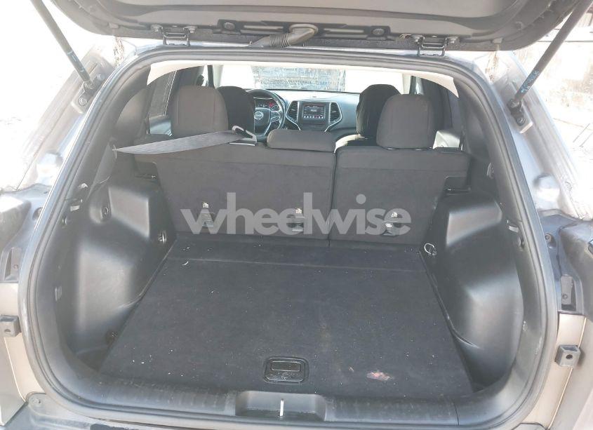 Photo 22 of 2019 Jeep Cherokee LATITUDE (VIN 1C4PJLCB5KD160381)