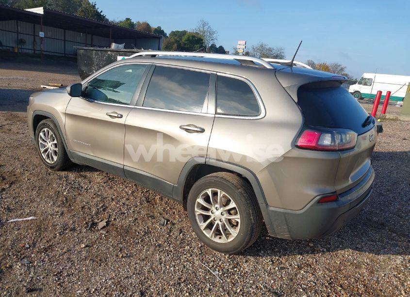 Photo 3 of 2019 Jeep Cherokee LATITUDE (VIN 1C4PJLCB5KD160381)