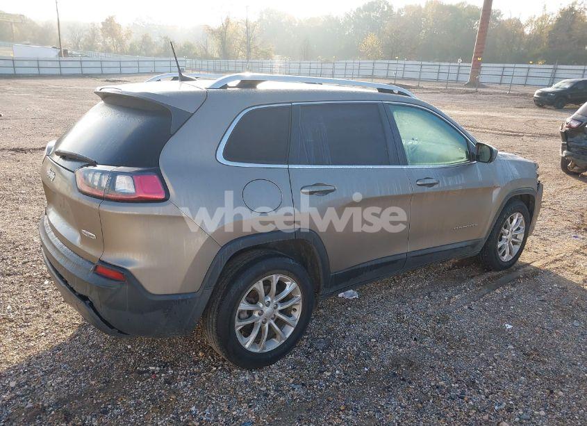Photo 4 of 2019 Jeep Cherokee LATITUDE (VIN 1C4PJLCB5KD160381)