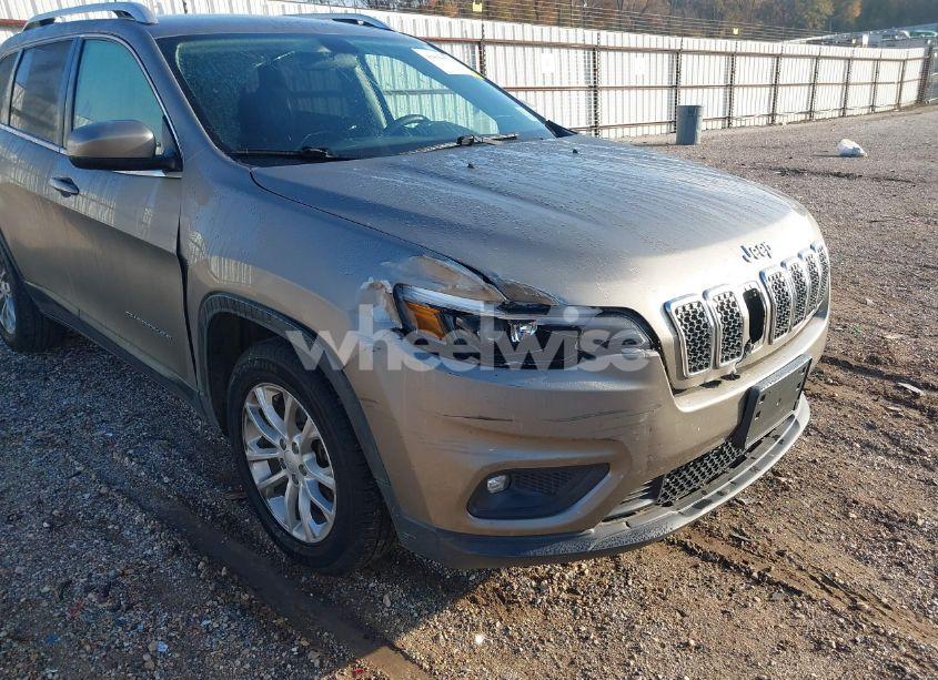 Photo 6 of 2019 Jeep Cherokee LATITUDE (VIN 1C4PJLCB5KD160381)