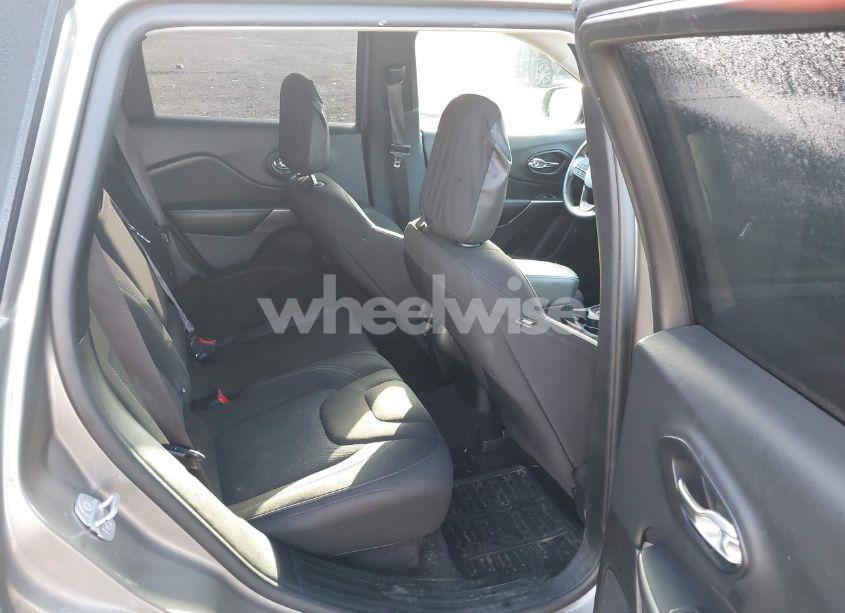 Photo 8 of 2019 Jeep Cherokee LATITUDE (VIN 1C4PJLCB5KD160381)