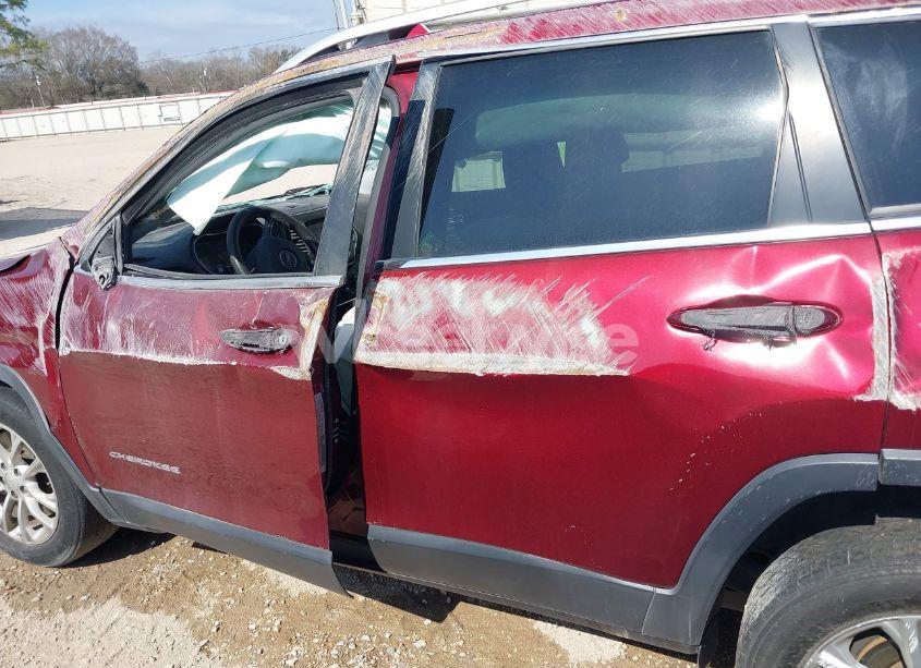 Photo 15 of 2019 Jeep Cherokee LATITUDE FWD (VIN 1C4PJLCB5KD175933)