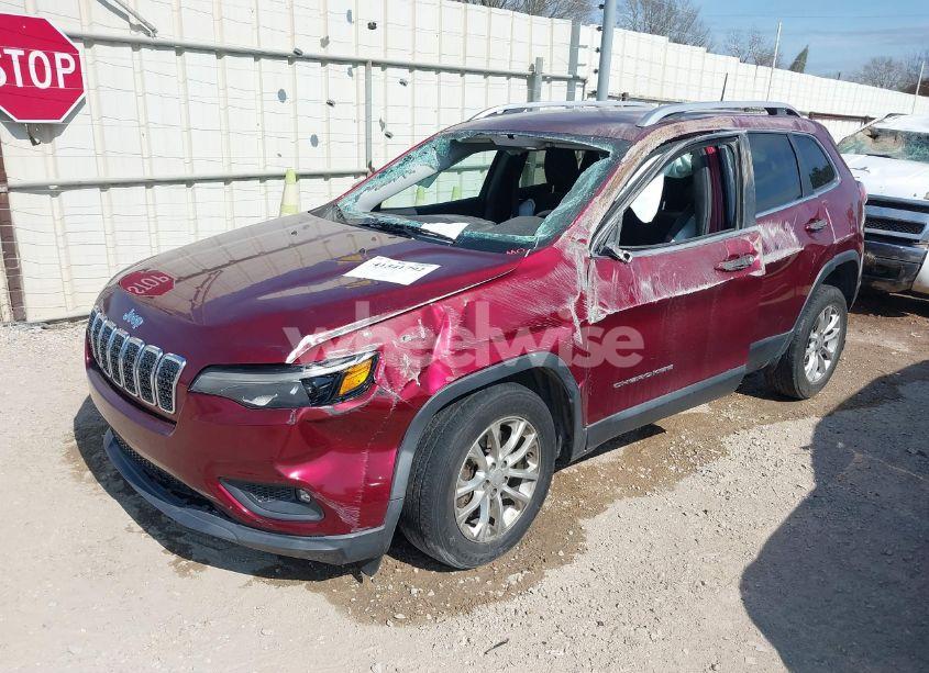 Photo 2 of 2019 Jeep Cherokee LATITUDE FWD (VIN 1C4PJLCB5KD175933)