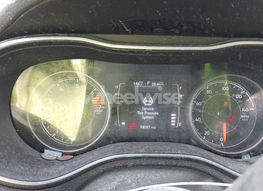 Photo 7 of 2019 Jeep Cherokee LATITUDE FWD (VIN 1C4PJLCB5KD175933)