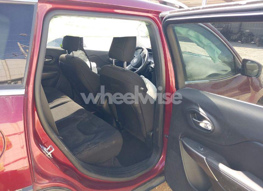 Photo 8 of 2019 Jeep Cherokee LATITUDE FWD (VIN 1C4PJLCB5KD175933)