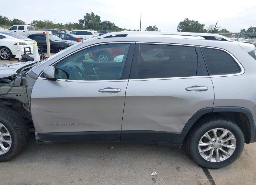 Photo 15 of 2019 Jeep Cherokee LATITUDE FWD (VIN 1C4PJLCB5KD312367)