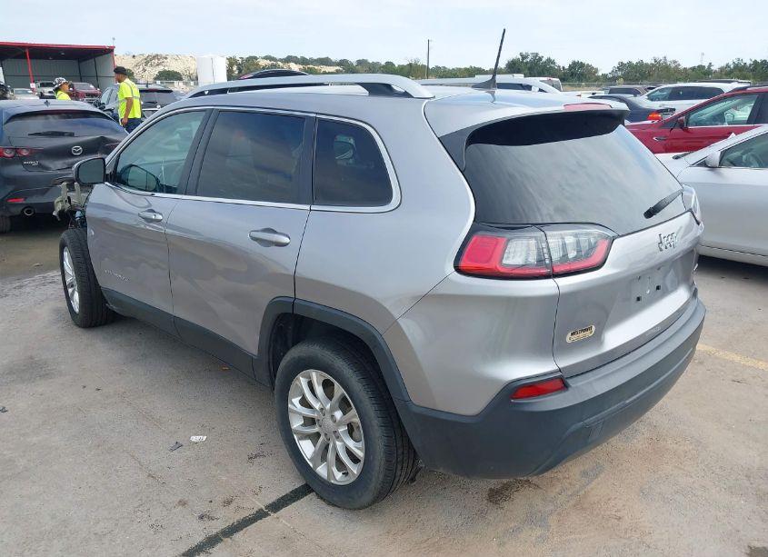 Photo 3 of 2019 Jeep Cherokee LATITUDE FWD (VIN 1C4PJLCB5KD312367)