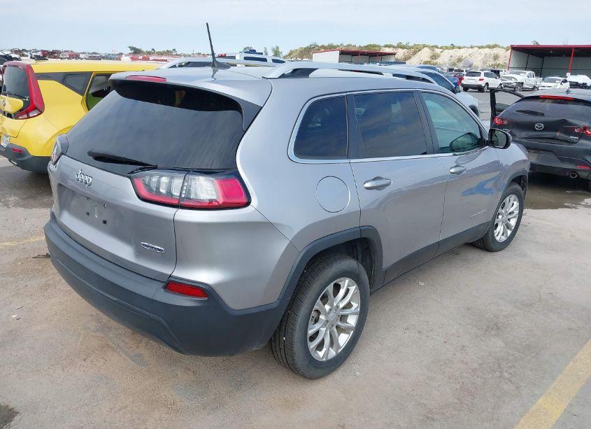 Photo 4 of 2019 Jeep Cherokee LATITUDE FWD (VIN 1C4PJLCB5KD312367)