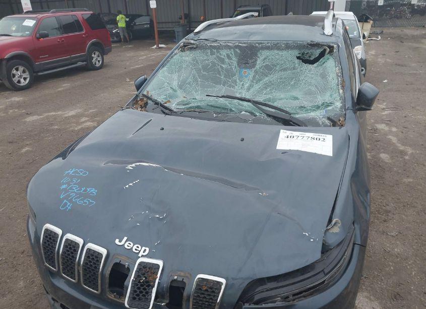 Photo 6 of 2019 Jeep Cherokee LATITUDE FWD (VIN 1C4PJLCB5KD396657)