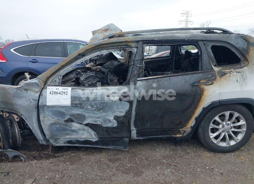 Photo 13 of 2019 Jeep Cherokee LATITUDE FWD (VIN 1C4PJLCB5KD455769)