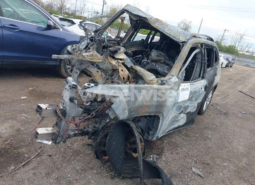 Photo 2 of 2019 Jeep Cherokee LATITUDE FWD (VIN 1C4PJLCB5KD455769)