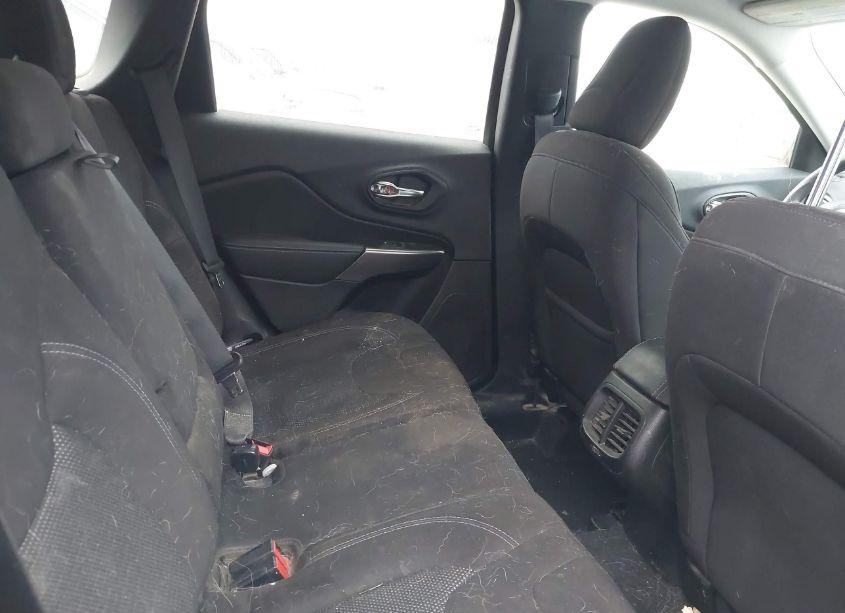 Photo 8 of 2020 Jeep Cherokee LATITUDE FWD (VIN 1C4PJLCB5LD535767)